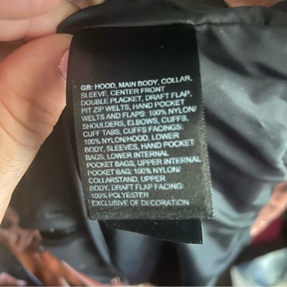 Supreme x The North Face Metallic Mountain Parka
Sz M Rose Gold - Picture 10 of 10